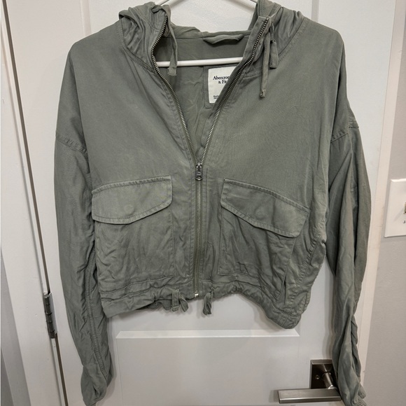 Abercrombie & Fitch Cargo / Utility Cropped Jacket - Picture 3 of 6